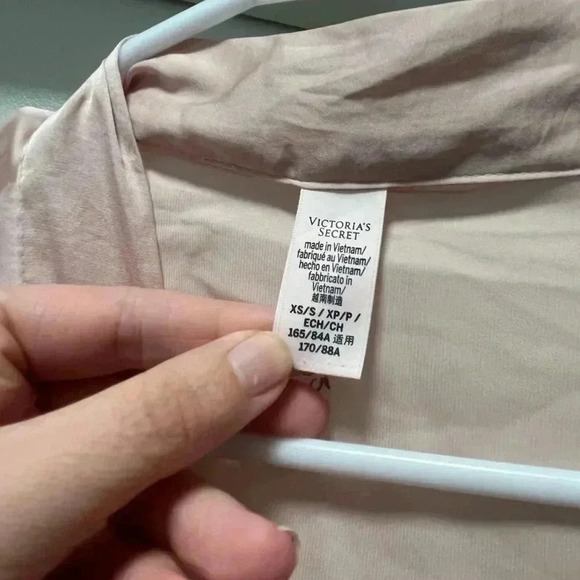 Victoria’s Secret XS/S Open Front Robe - Picture 3 of 4